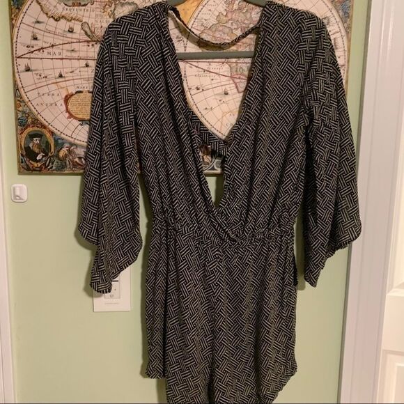 🦋Flutter Sleeve Romper🦋 - Picture 9 of 9